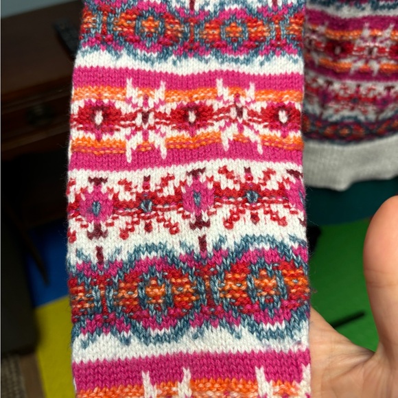 Loft: comfy and vibrant sweater! - Picture 2 of 5